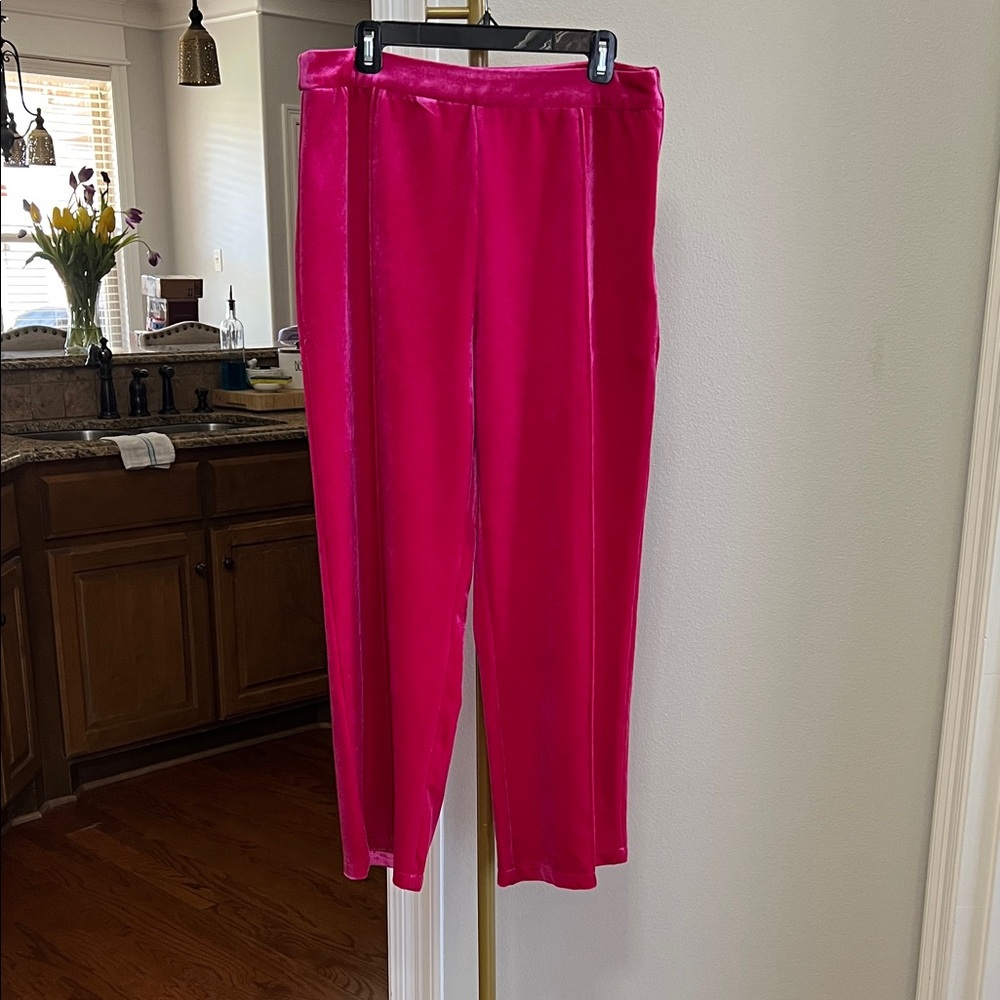 Straight-Leg Velvet Pants in Hot Pink